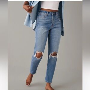 American Eagle - mom Jean - size 2 short